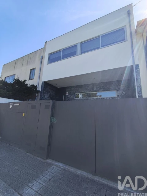 Moradia T3 para Venda em Perafita, Lavra e Santa Cruz do Bispo