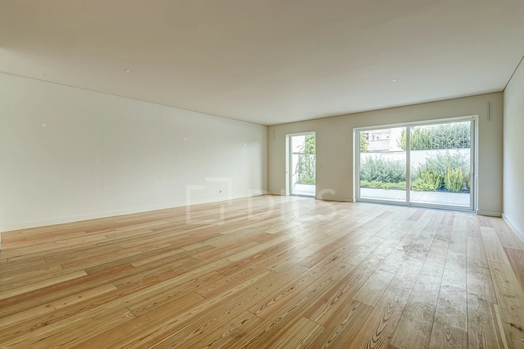 Apartamento T4 para Venda em Santo António Foto 4
