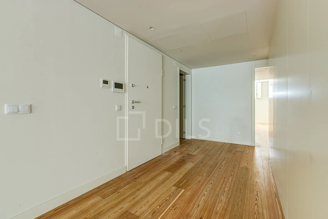 Apartamento T4 para Venda em Santo António Foto 10