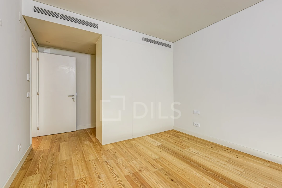 Apartamento T4 para Venda em Santo António Foto 28