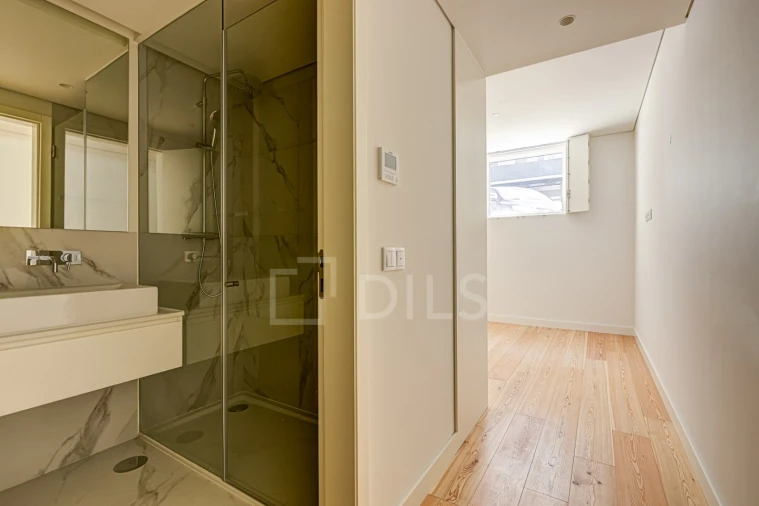 Apartamento T4 para Venda em Santo António Foto 14