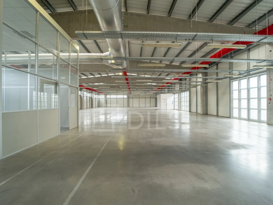 Armazém para Arrendamento em Cidade da Maia Foto 8