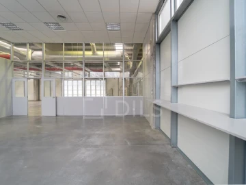 Armazém para Arrendamento em Cidade da Maia