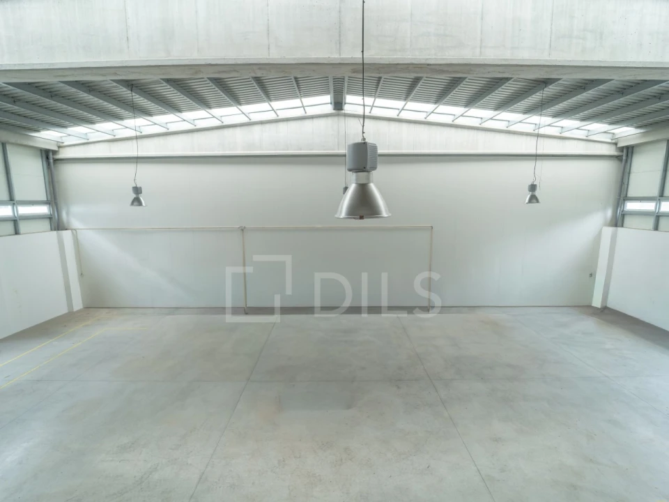 Armazém para Arrendamento em Cidade da Maia Foto 3