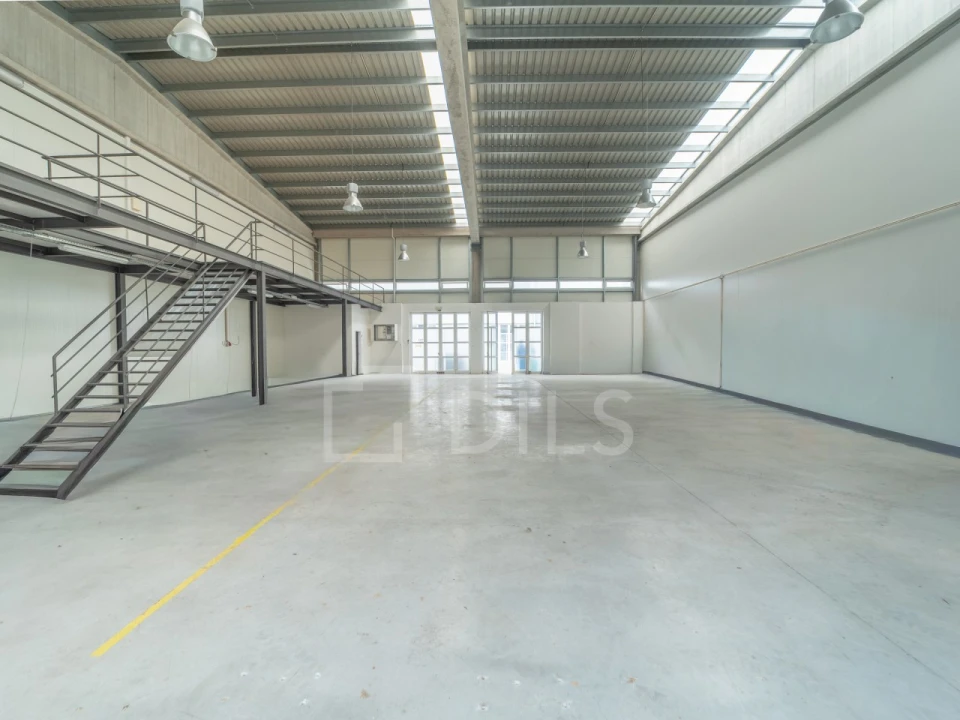 Armazém para Arrendamento em Cidade da Maia Foto 4