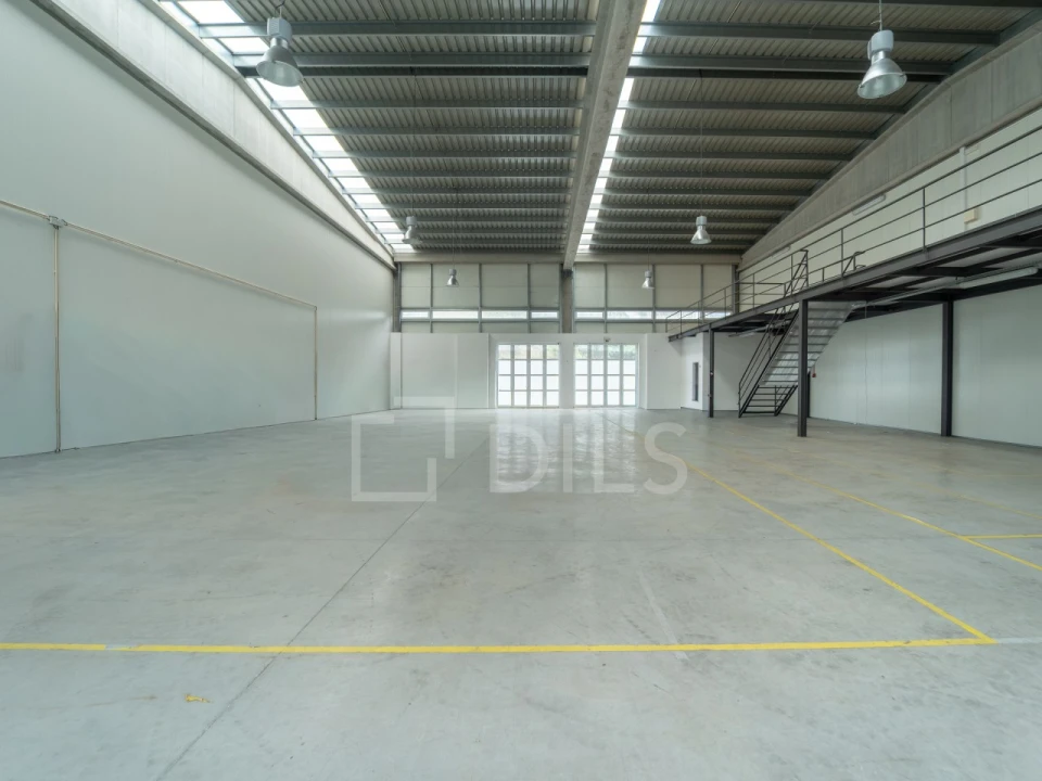 Armazém para Arrendamento em Cidade da Maia Foto 6