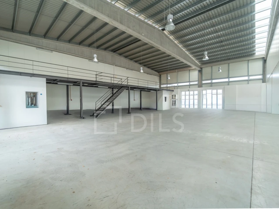 Armazém para Arrendamento em Cidade da Maia Foto 7