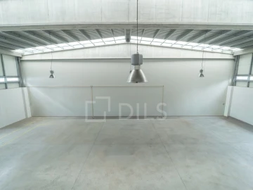 Armazém para Arrendamento em Cidade da Maia