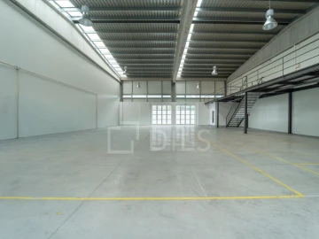 Armazém para Arrendamento em Cidade da Maia