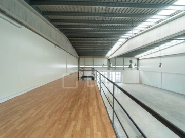 Armazém para Arrendamento em Cidade da Maia