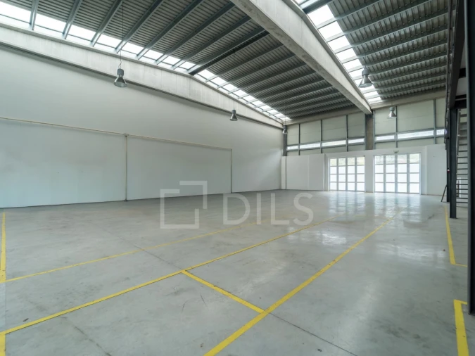 Armazém para Arrendamento em Cidade da Maia Foto 8