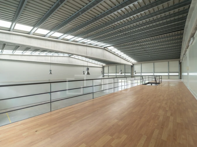 Armazém para Arrendamento em Cidade da Maia Foto 10