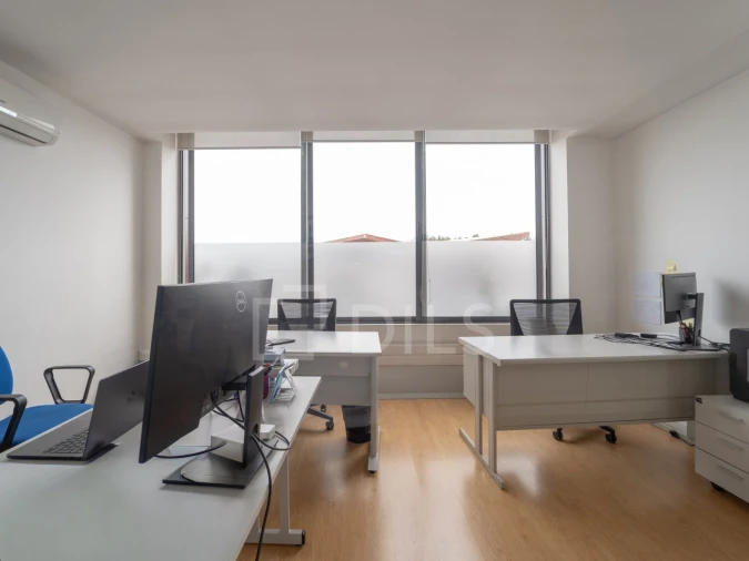 Escritório para Arrendamento em Cidade da Maia Foto 7