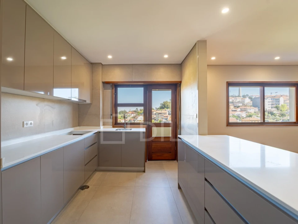 Apartamento T4 para Venda em Mafamude e Vilar do Paraíso Foto 2