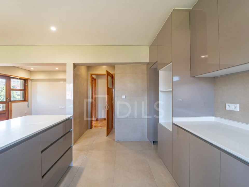 Apartamento T4 para Venda em Mafamude e Vilar do Paraíso Foto 3