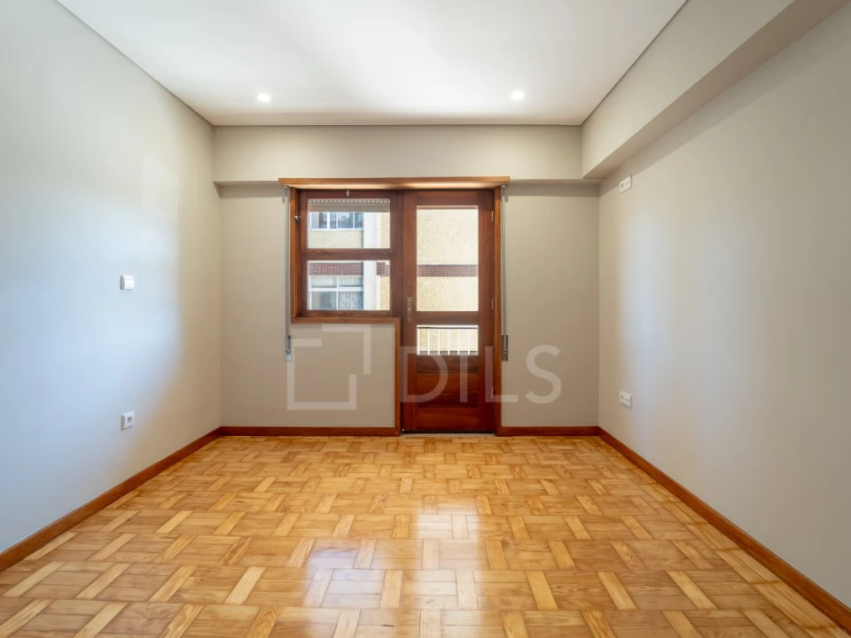 Apartamento T4 para Venda em Mafamude e Vilar do Paraíso Foto 7