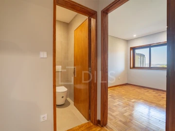 Apartamento T4 para Venda em Mafamude e Vilar do Paraíso
