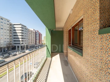 Apartamento T4 para Venda em Mafamude e Vilar do Paraíso