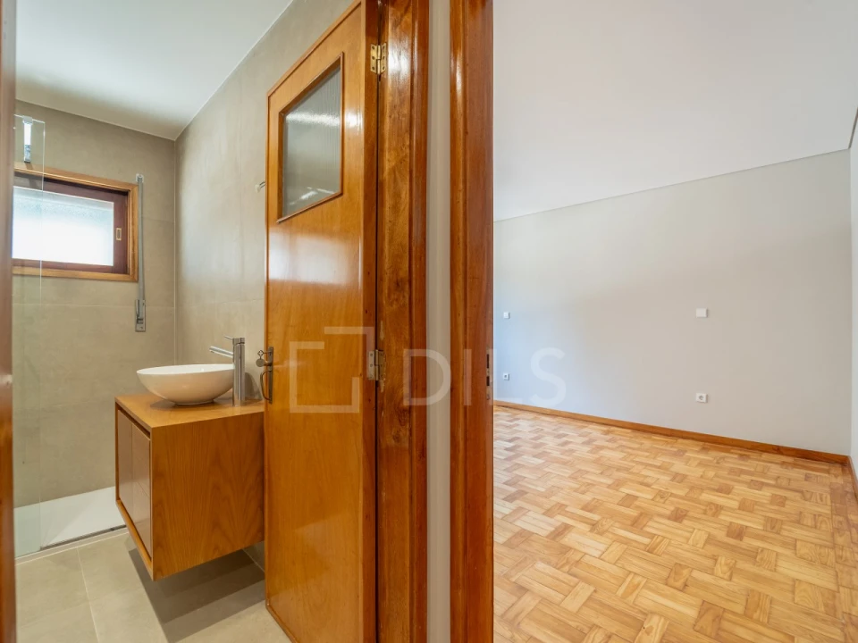 Apartamento T4 para Venda em Mafamude e Vilar do Paraíso Foto 11
