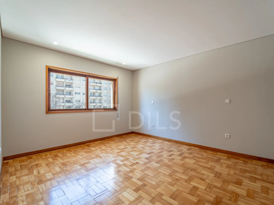 Apartamento T4 para Venda em Mafamude e Vilar do Paraíso Foto 34