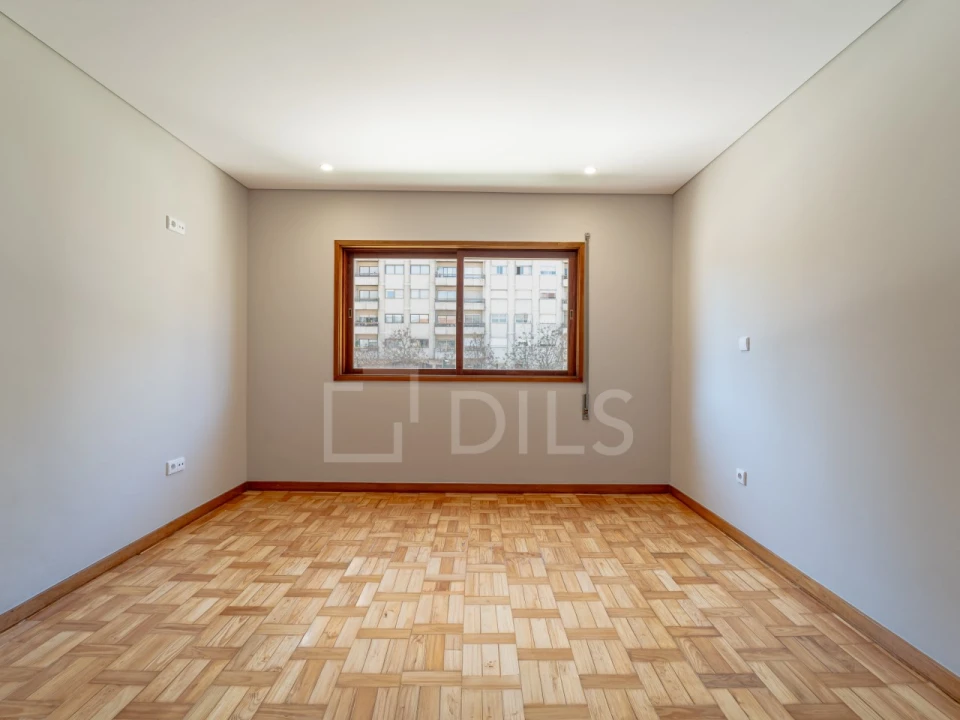 Apartamento T4 para Venda em Mafamude e Vilar do Paraíso Foto 35