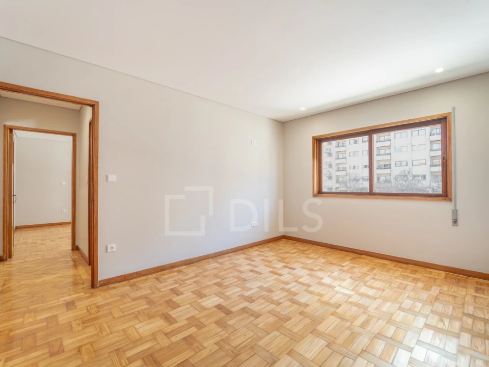 Apartamento T4 para Venda em Mafamude e Vilar do Paraíso Foto 36