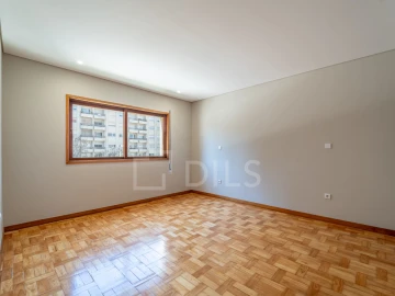 Apartamento T4 para Venda em Mafamude e Vilar do Paraíso