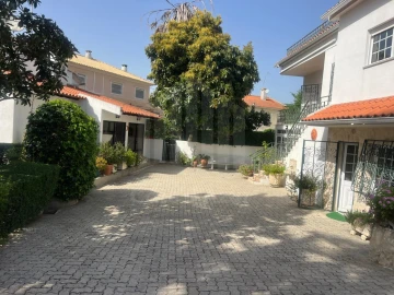 Moradia T8 para Venda em Amora