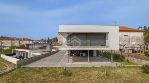 Moradia T3 para Venda em Caide de Rei