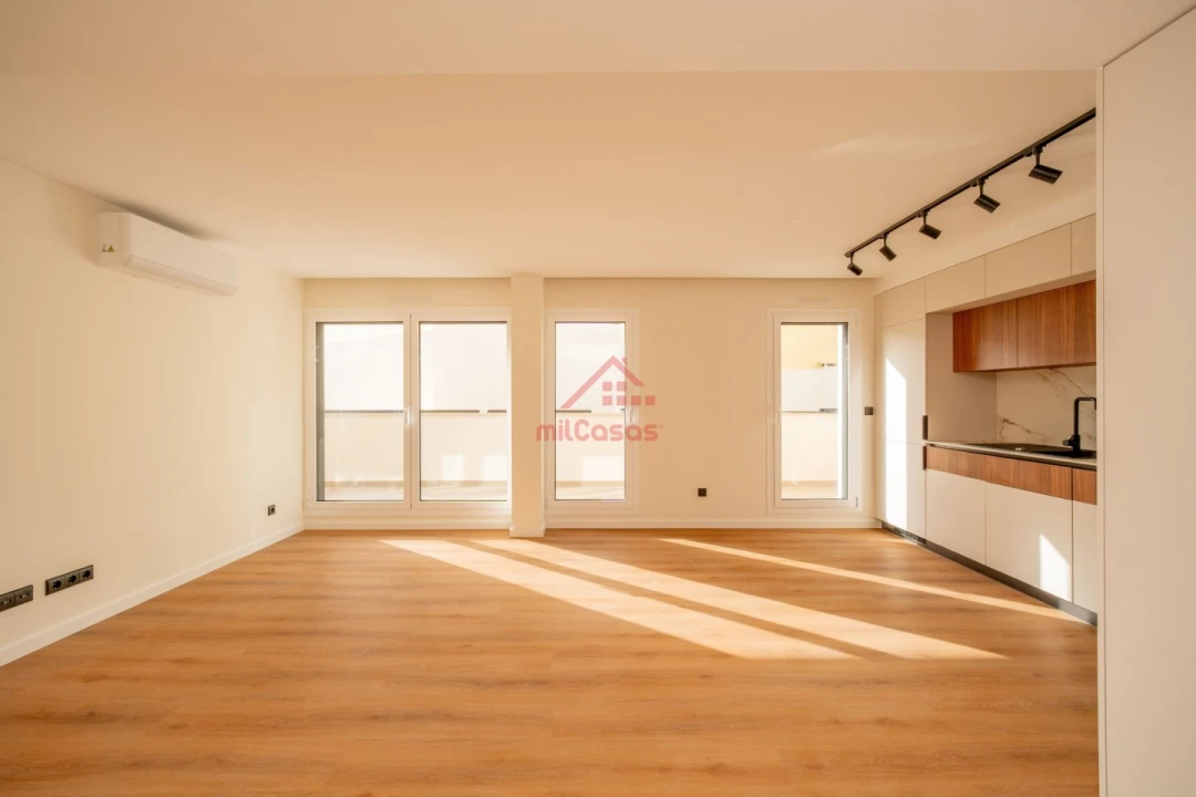 Apartamento T2 para Arrendamento em Santa Maria, São Pedro e Matacães Foto 1