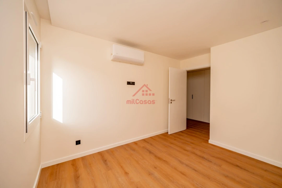 Apartamento T2 para Arrendamento em Santa Maria, São Pedro e Matacães Foto 10