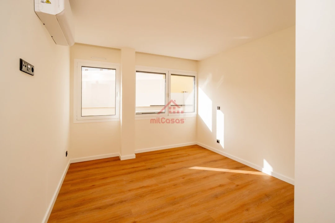 Apartamento T2 para Arrendamento em Santa Maria, São Pedro e Matacães Foto 11