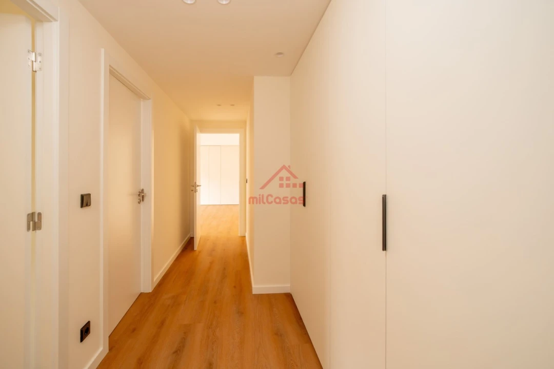 Apartamento T2 para Arrendamento em Santa Maria, São Pedro e Matacães Foto 15