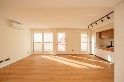 Apartamento T2 para Arrendamento em Santa Maria, São Pedro e Matacães