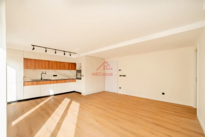 Apartamento T2 para Arrendamento em Santa Maria, São Pedro e Matacães