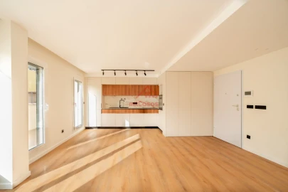 Apartamento T2 para Arrendamento em Santa Maria, São Pedro e Matacães