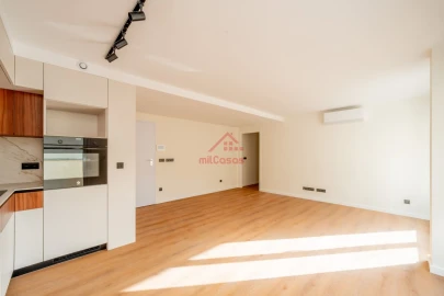 Apartamento T2 para Arrendamento em Santa Maria, São Pedro e Matacães