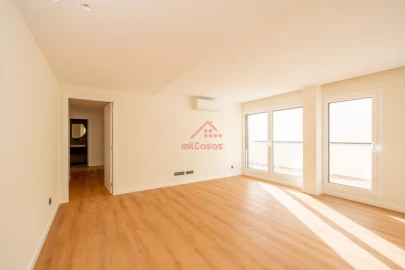 Apartamento T2 para Arrendamento em Santa Maria, São Pedro e Matacães