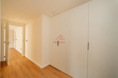 Apartamento T2 para Arrendamento em Santa Maria, São Pedro e Matacães