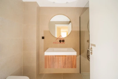 Apartamento T2 para Arrendamento em Santa Maria, São Pedro e Matacães