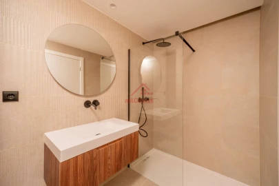 Apartamento T2 para Arrendamento em Santa Maria, São Pedro e Matacães