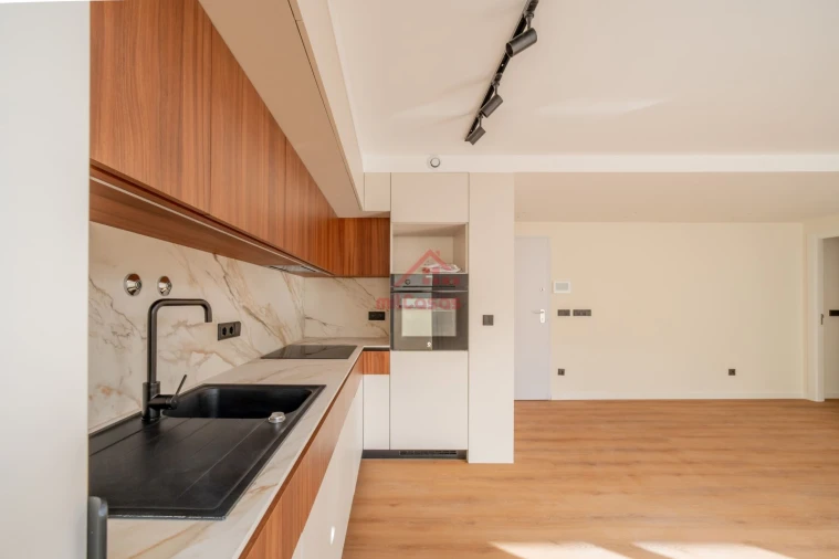 Apartamento T2 para Arrendamento em Santa Maria, São Pedro e Matacães Foto 3