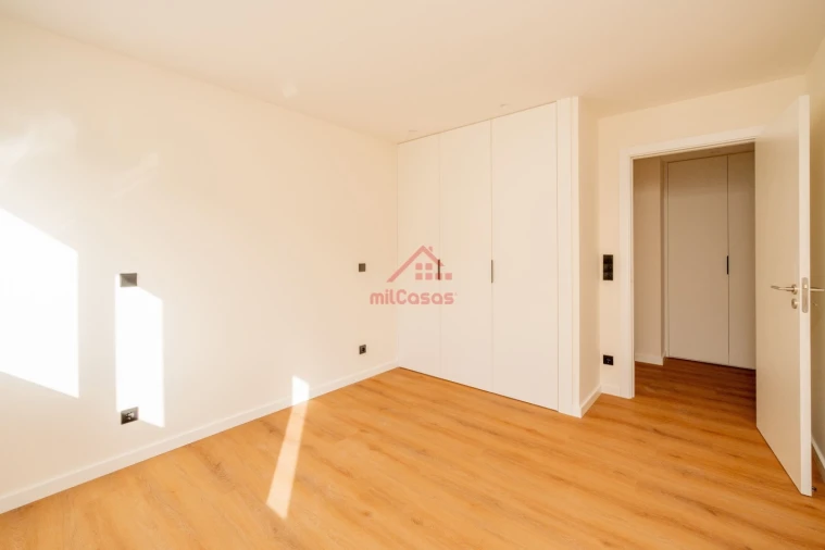 Apartamento T2 para Arrendamento em Santa Maria, São Pedro e Matacães Foto 19