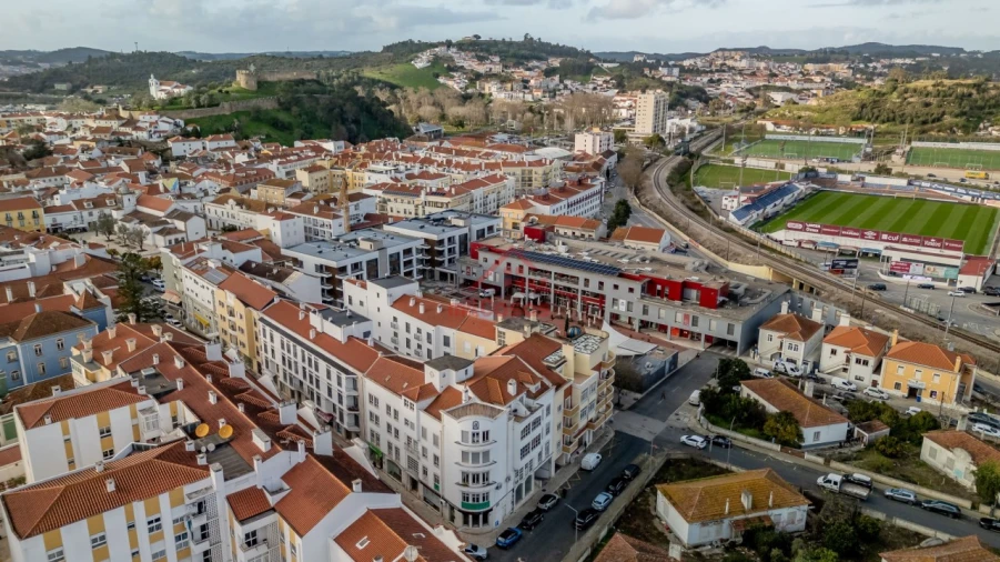 Apartamento T2 para Arrendamento em Santa Maria, São Pedro e Matacães Foto 28