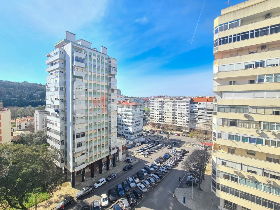 Apartamento T4 para Arrendamento em São Domingos de Benfica Foto 2