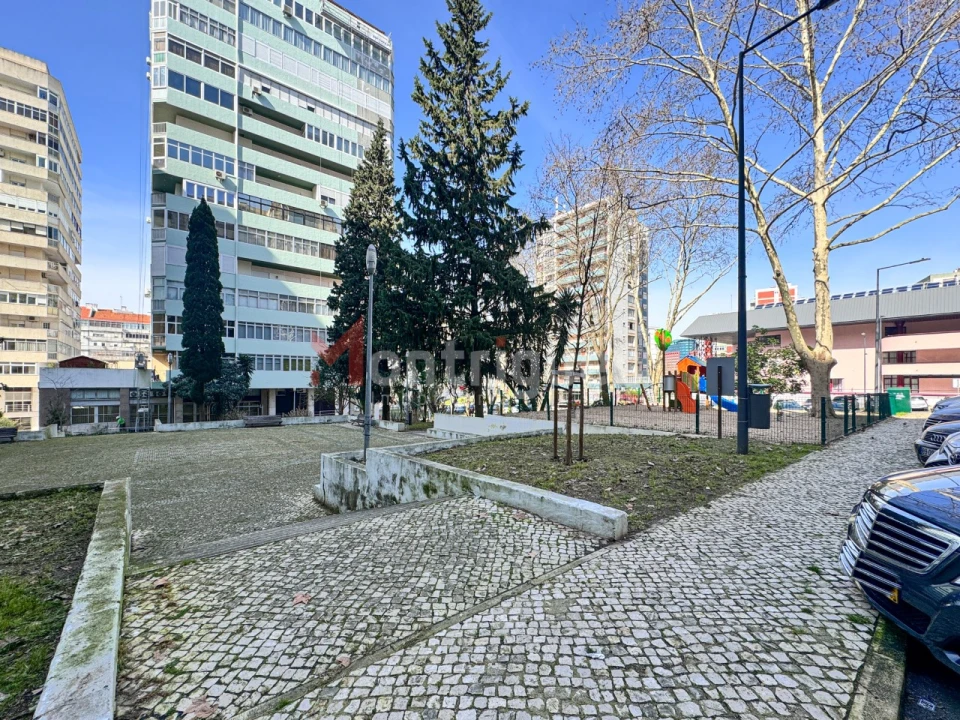 Apartamento T4 para Arrendamento em São Domingos de Benfica Foto 37