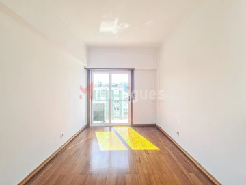 Apartamento T4 para Arrendamento em São Domingos de Benfica