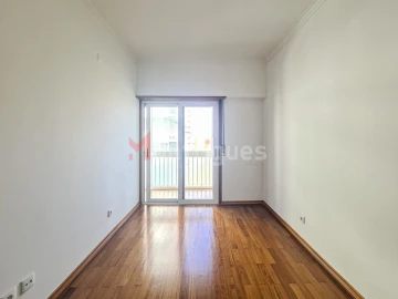 Apartamento T4 para Arrendamento em São Domingos de Benfica