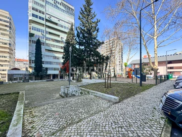 Apartamento T4 para Arrendamento em São Domingos de Benfica