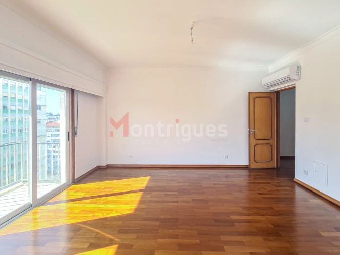 Apartamento T4 para Arrendamento em São Domingos de Benfica Foto 7